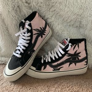 BRAND NEW HIGH TOP VANS WOMENS SIZE 9.5